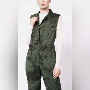 THE ESSENTIAL SLEEVELESS HIGH WAISTED COVERALL - IN CAMO